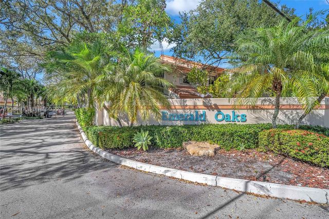 3405 Emerald Oaks Drive 207, Hollywood, FL 33021
