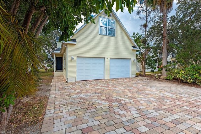 481 Leawood CIR, Naples, FL 34104