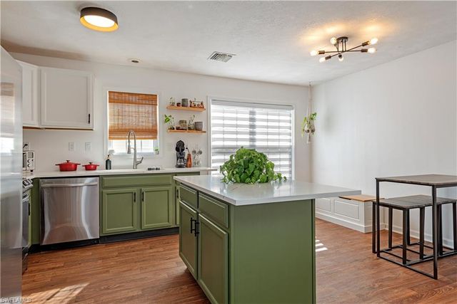481 Leawood CIR, Naples, FL 34104
