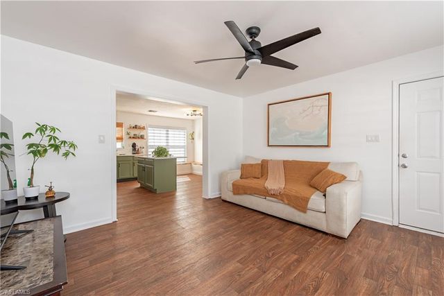 481 Leawood CIR, Naples, FL 34104