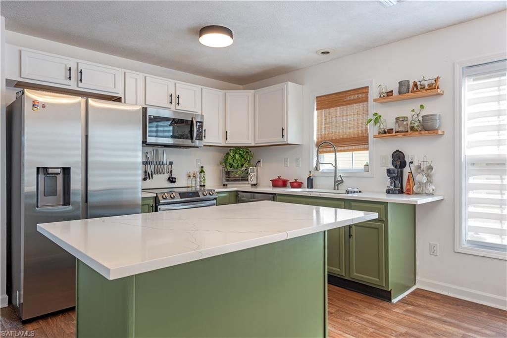 481 Leawood CIR, Naples, FL 34104