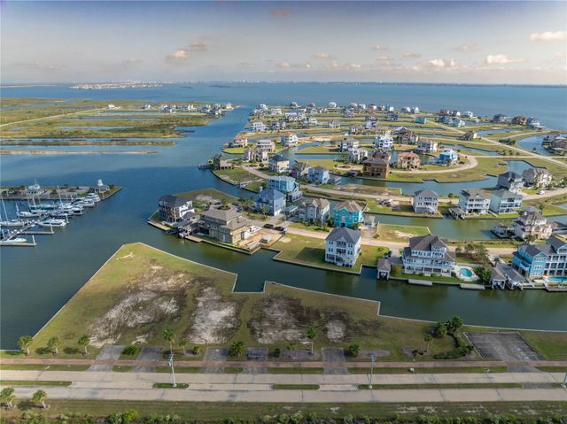 43 Shell Key, Hitchcock, TX 77563
