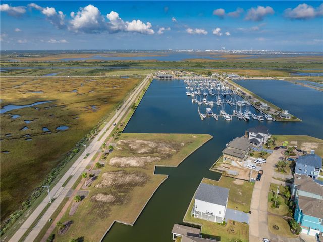 43 Shell Key, Hitchcock, TX 77563