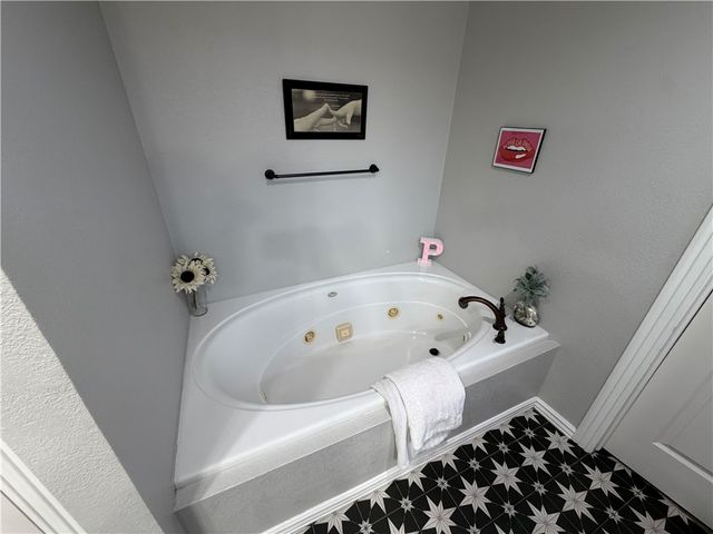 561 Rupple Road, Fayetteville, AR 72704