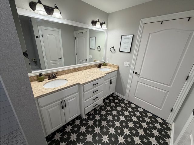 561 Rupple Road, Fayetteville, AR 72704