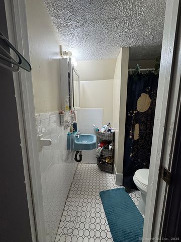 16 New Park Avenue, Hartford, CT 06106