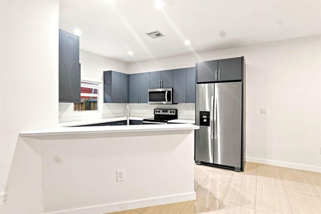432 SE 16TH Street 432, Fort Lauderdale, FL 33316