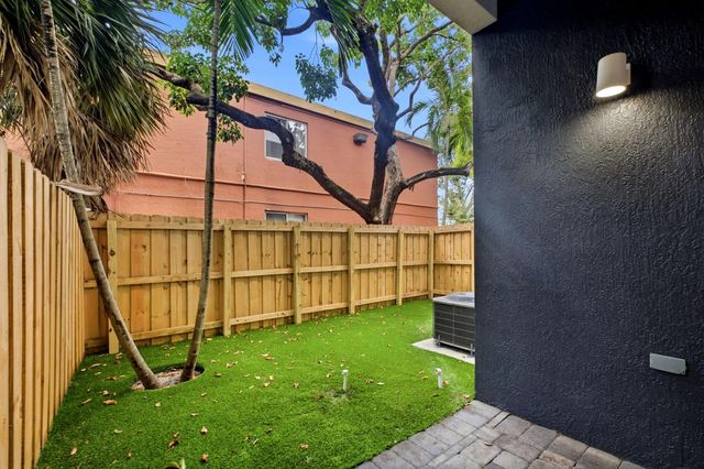432 SE 16TH Street 432, Fort Lauderdale, FL 33316