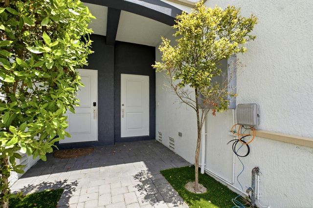 432 SE 16TH Street 432, Fort Lauderdale, FL 33316