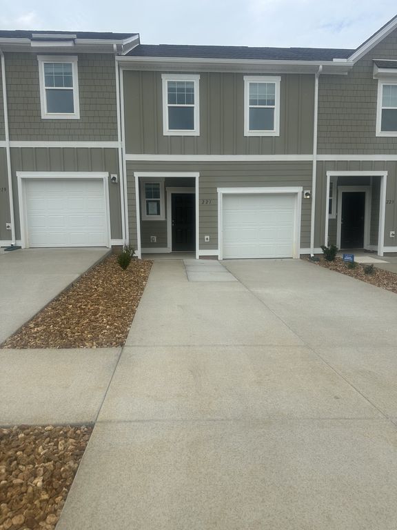 221 Darlington Drive, Dickson, TN 37055
