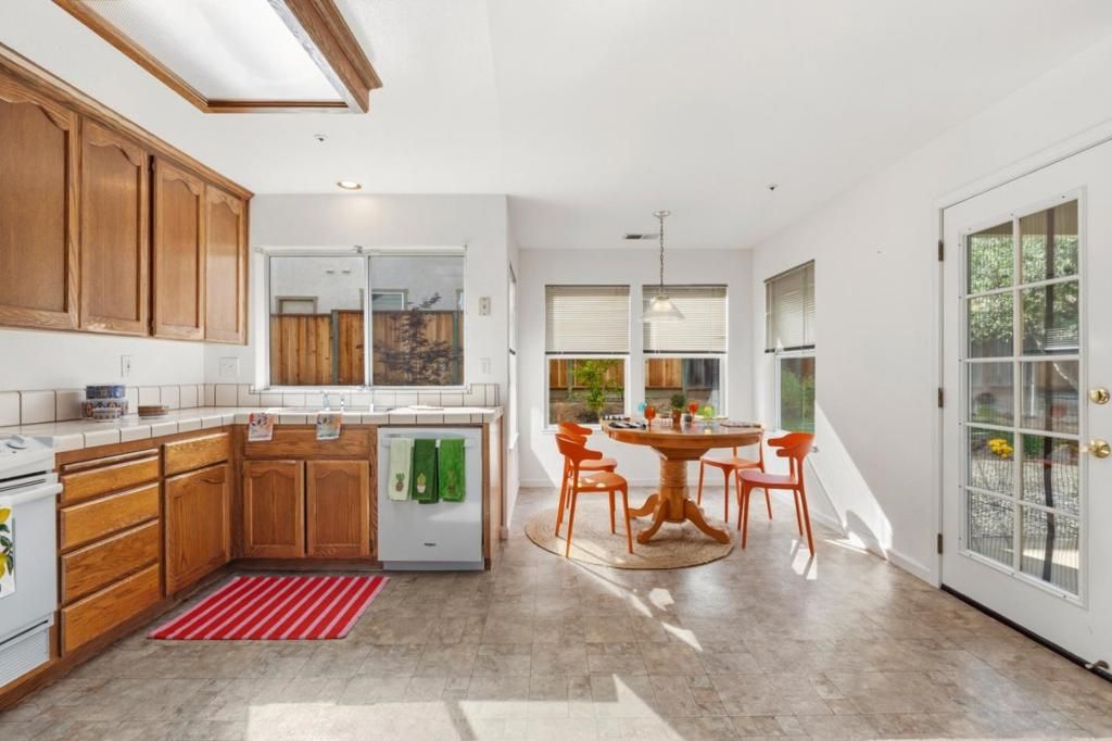 Image 10 of property listing at 789 Danbury Street, Salinas, CA 93906