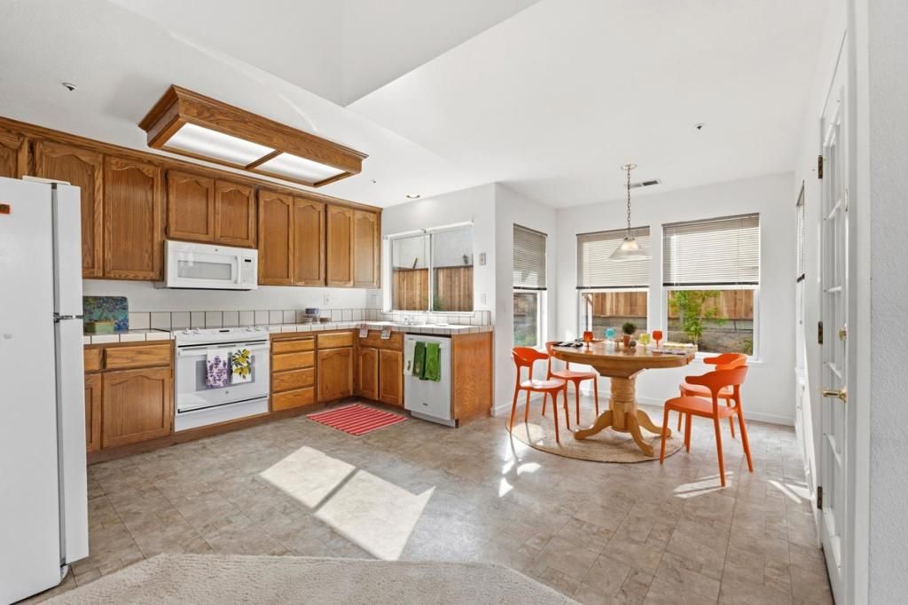 Image 8 of property listing at 789 Danbury Street, Salinas, CA 93906
