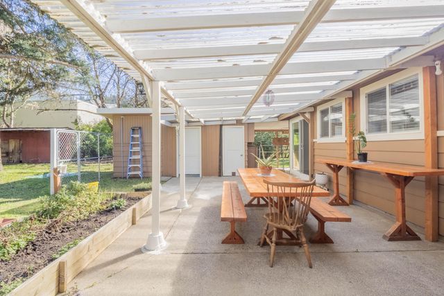 259 Laureldale Lane, Grants Pass, OR 97527