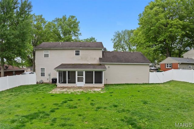 415 Hillcrest Drive, Lebanon, IL 62254