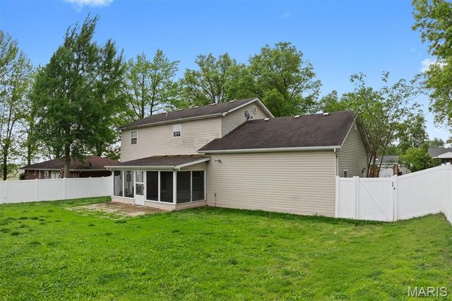 415 Hillcrest Drive, Lebanon, IL 62254