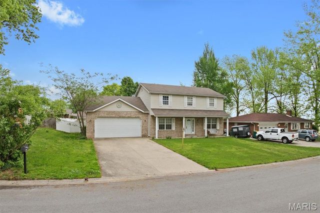 415 Hillcrest Drive, Lebanon, IL 62254