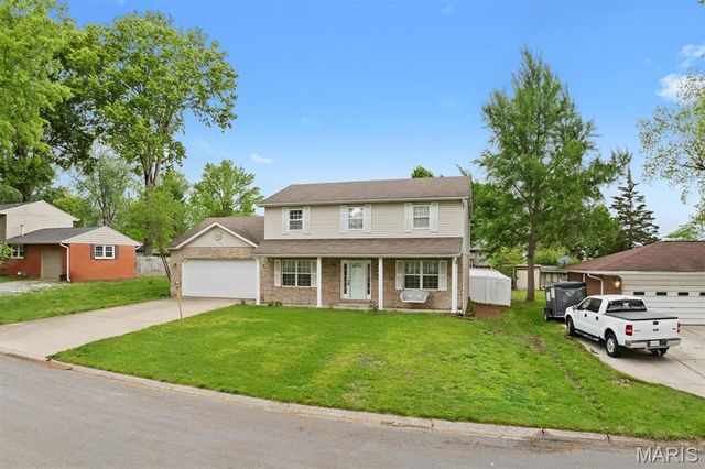 415 Hillcrest Drive, Lebanon, IL 62254