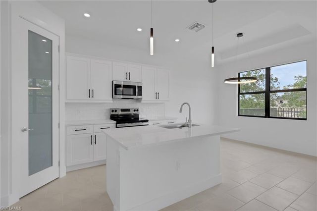 1920 NE 42nd TER, Cape Coral, FL 33909