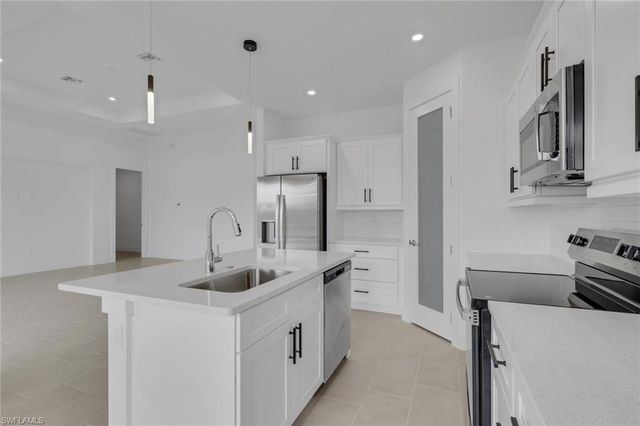 1920 NE 42nd TER, Cape Coral, FL 33909