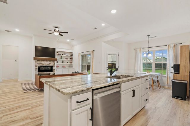 425 CAMBRIDGE CV, Oakland, TN 38060