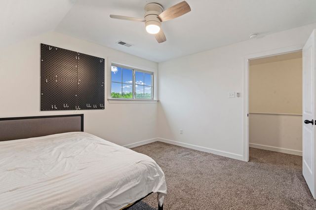 425 CAMBRIDGE CV, Oakland, TN 38060