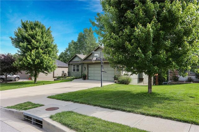 483 S 137th Place, Bonner Springs, KS 66012