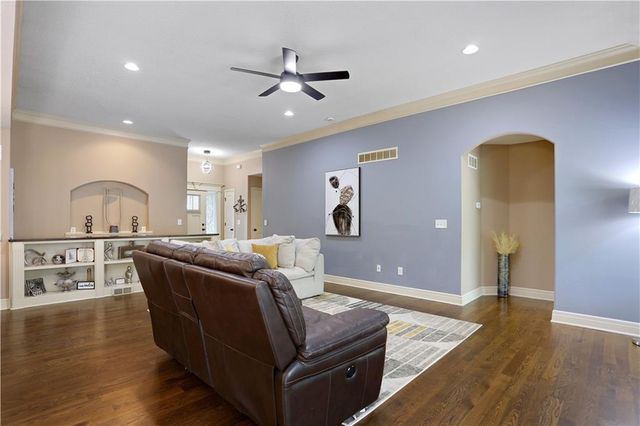 483 S 137th Place, Bonner Springs, KS 66012