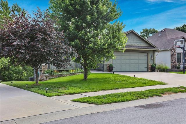 483 S 137th Place, Bonner Springs, KS 66012
