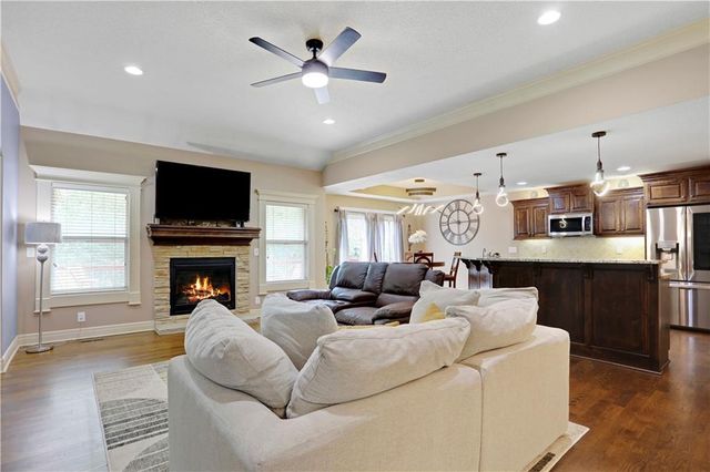 483 S 137th Place, Bonner Springs, KS 66012