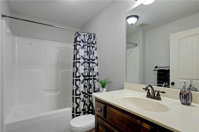 483 S 137th Place, Bonner Springs, KS 66012