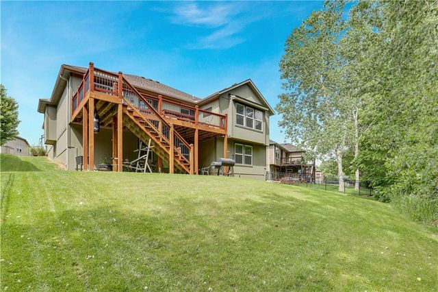 483 S 137th Place, Bonner Springs, KS 66012