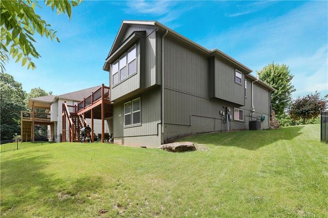 483 S 137th Place, Bonner Springs, KS 66012