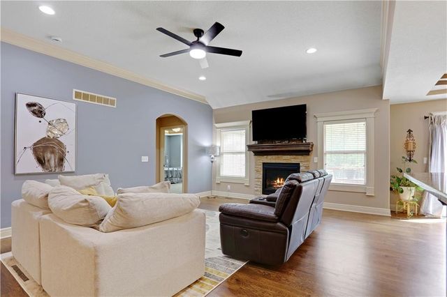 483 S 137th Place, Bonner Springs, KS 66012