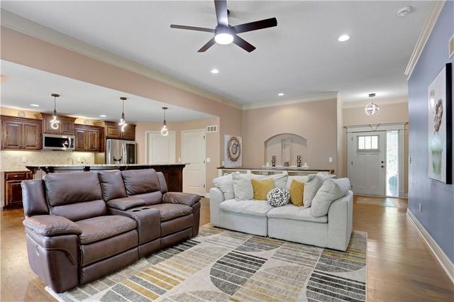483 S 137th Place, Bonner Springs, KS 66012
