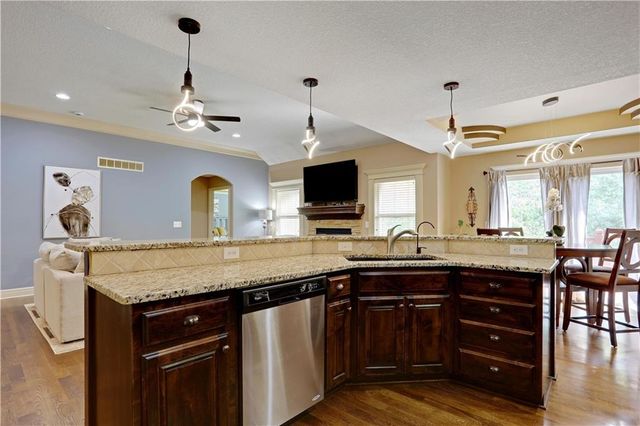 483 S 137th Place, Bonner Springs, KS 66012