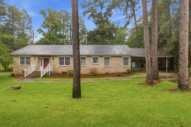 1900 Ridgeway Ln., Hattiesburg, MS 39401