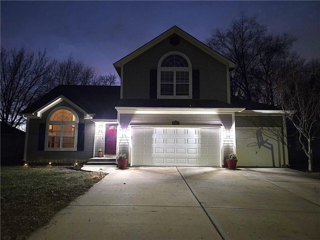 4000 SW Chatham Drive, Lee's Summit, MO 64082