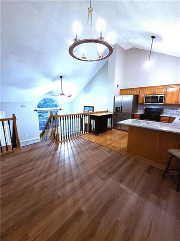 4000 SW Chatham Drive, Lee's Summit, MO 64082