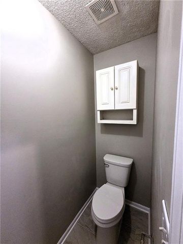 4000 SW Chatham Drive, Lee's Summit, MO 64082