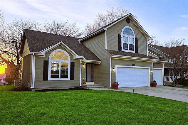 4000 SW Chatham Drive, Lee's Summit, MO 64082