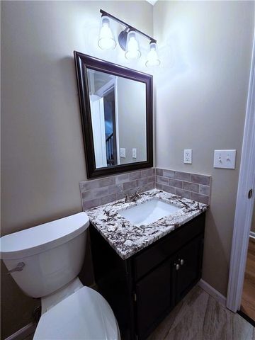 4000 SW Chatham Drive, Lee's Summit, MO 64082