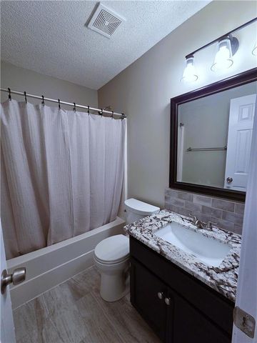 4000 SW Chatham Drive, Lee's Summit, MO 64082