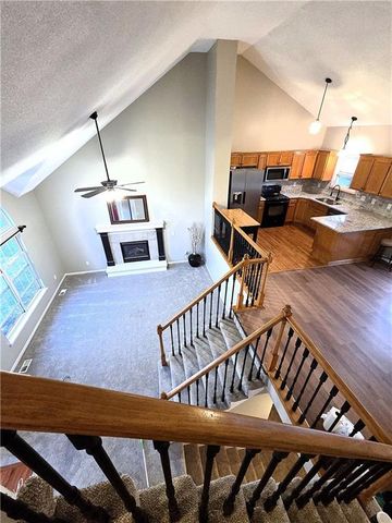 4000 SW Chatham Drive, Lee's Summit, MO 64082