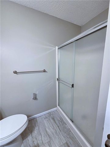 4000 SW Chatham Drive, Lee's Summit, MO 64082