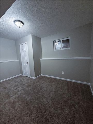 4000 SW Chatham Drive, Lee's Summit, MO 64082