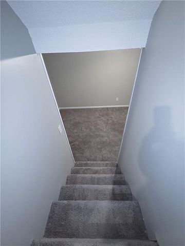 4000 SW Chatham Drive, Lee's Summit, MO 64082