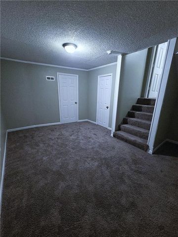 4000 SW Chatham Drive, Lee's Summit, MO 64082