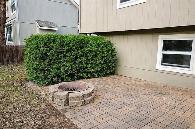 4000 SW Chatham Drive, Lee's Summit, MO 64082