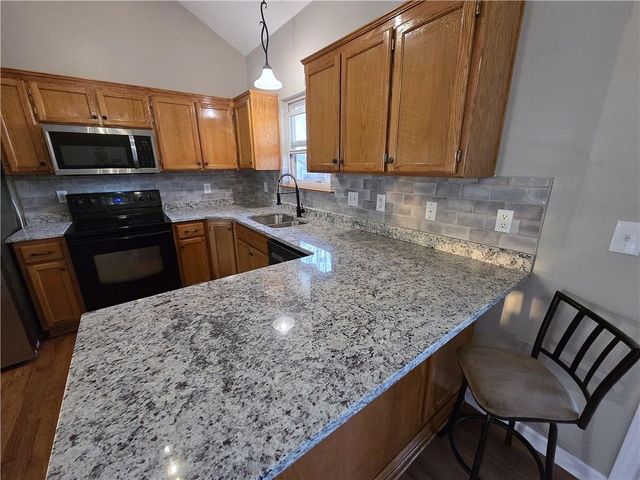 4000 SW Chatham Drive, Lee's Summit, MO 64082