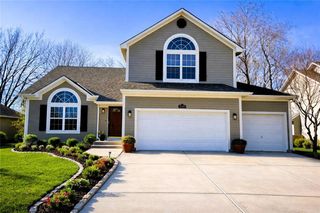 4000 SW Chatham Drive, Lee's Summit, MO 64082